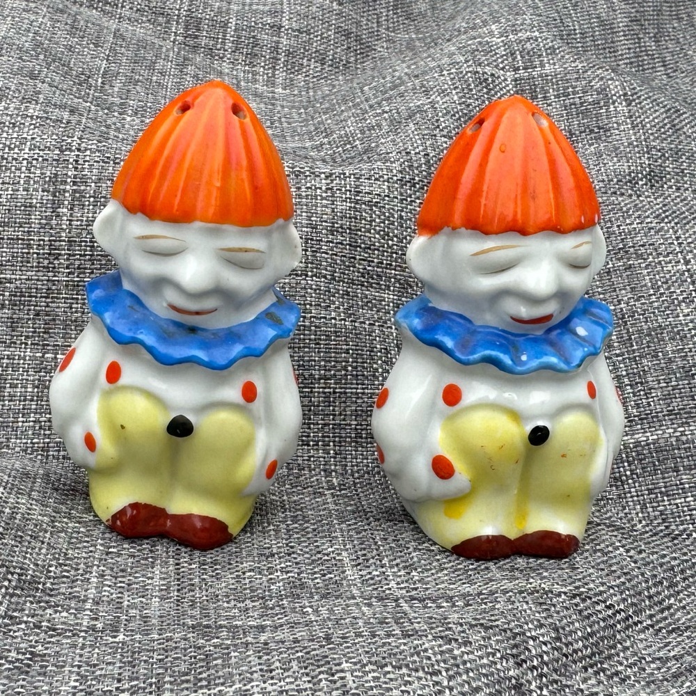 Clown salt and pepper shakers